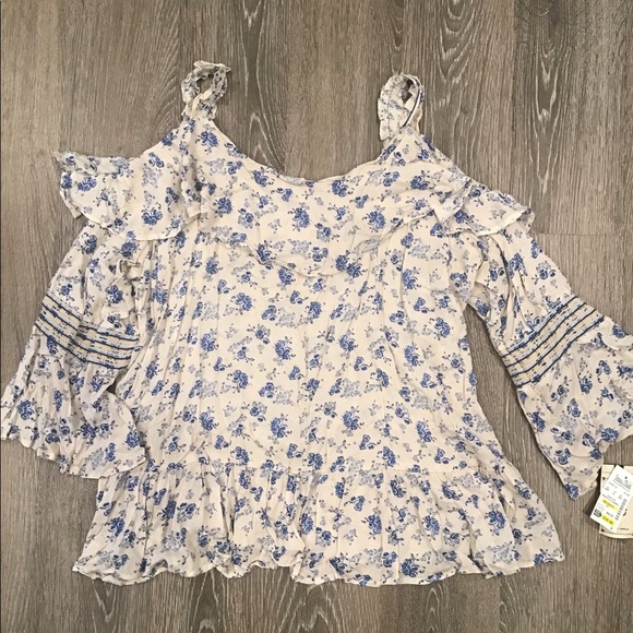 Democracy Tops - Cold-shoulder Floral Top🌺🌺